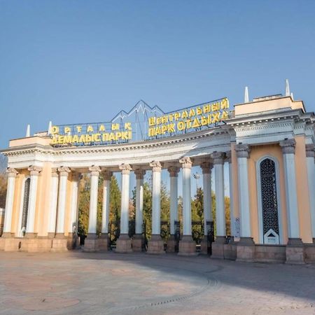 Свежая Студия В Центре Города Almaty Exteriér fotografie